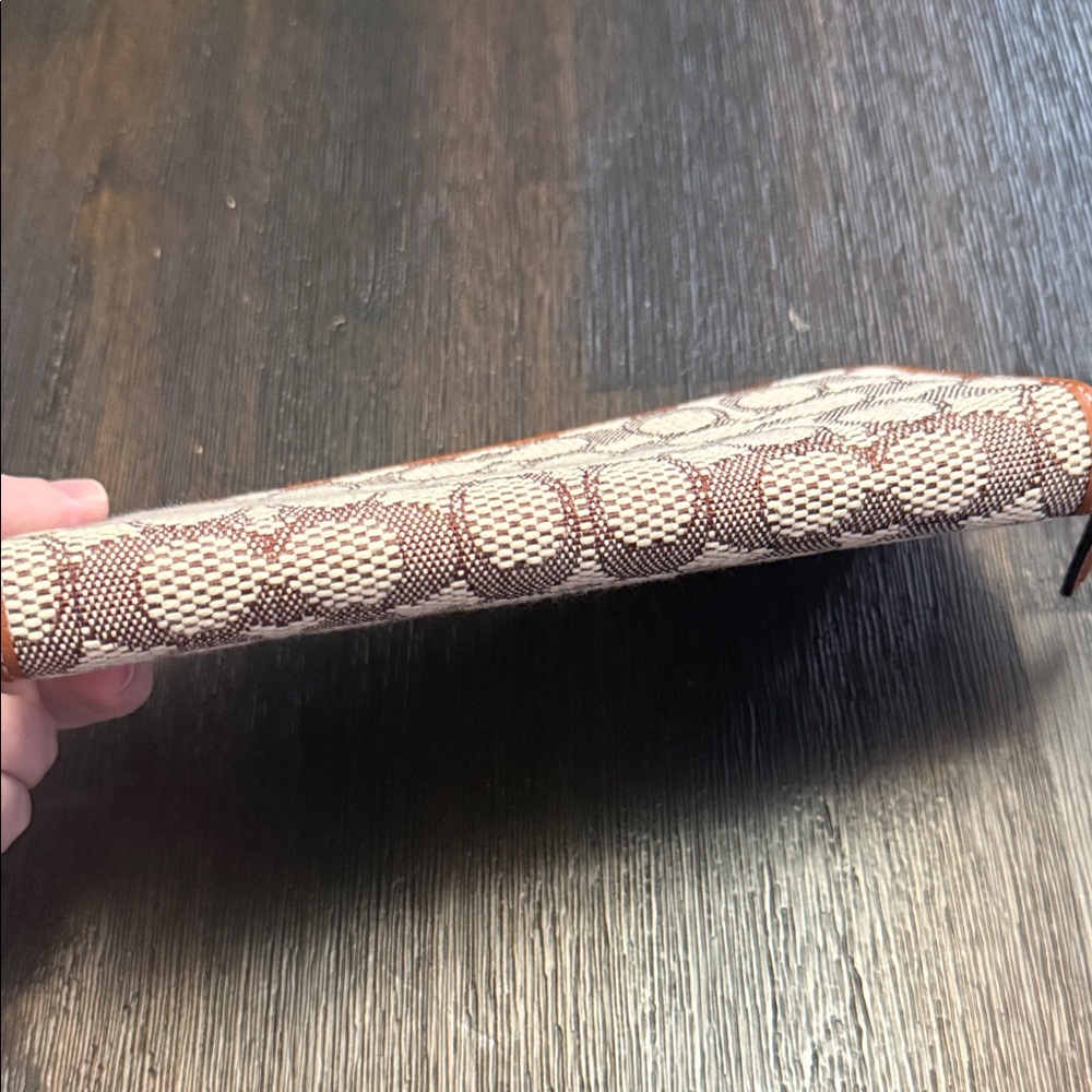 Coach Wallet in Signature Jacquard - Picture 3 of 5